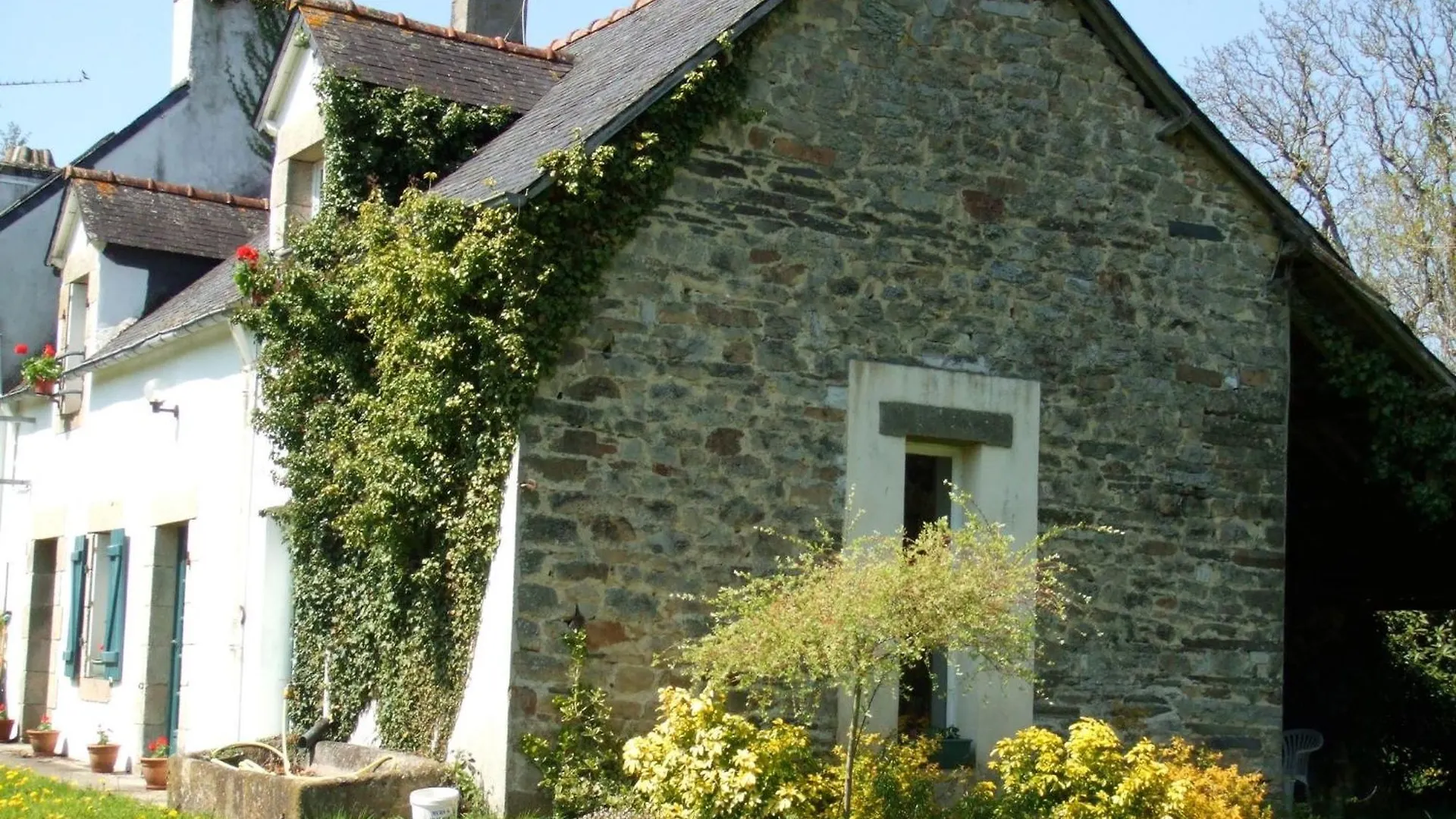 Farmyard At Kerespars, 3 Houses, Sleeps 30 With Pool Leuhan Semesterbostad