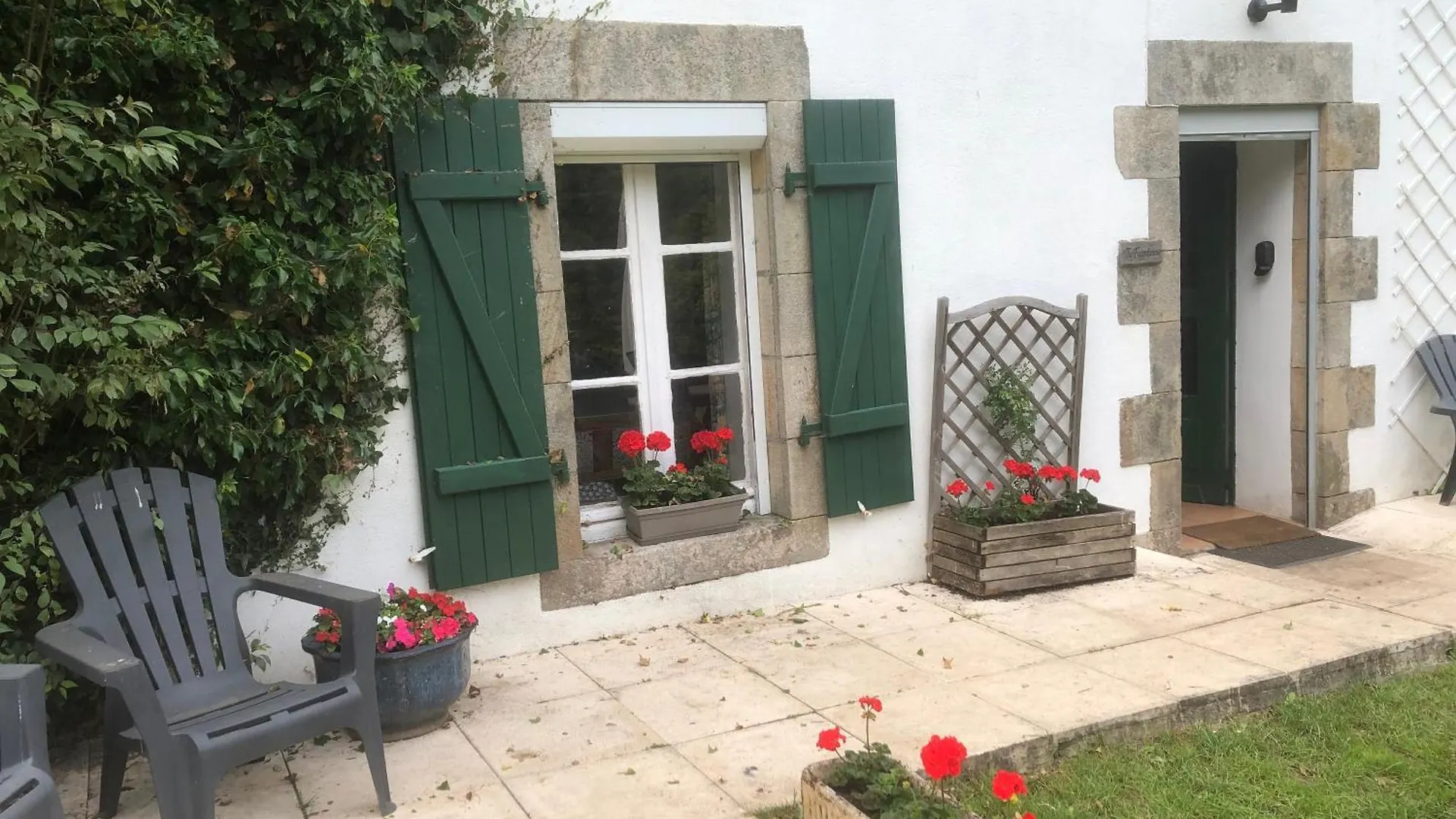 Farmyard At Kerespars, 3 Houses, Sleeps 30 With Pool Leuhan