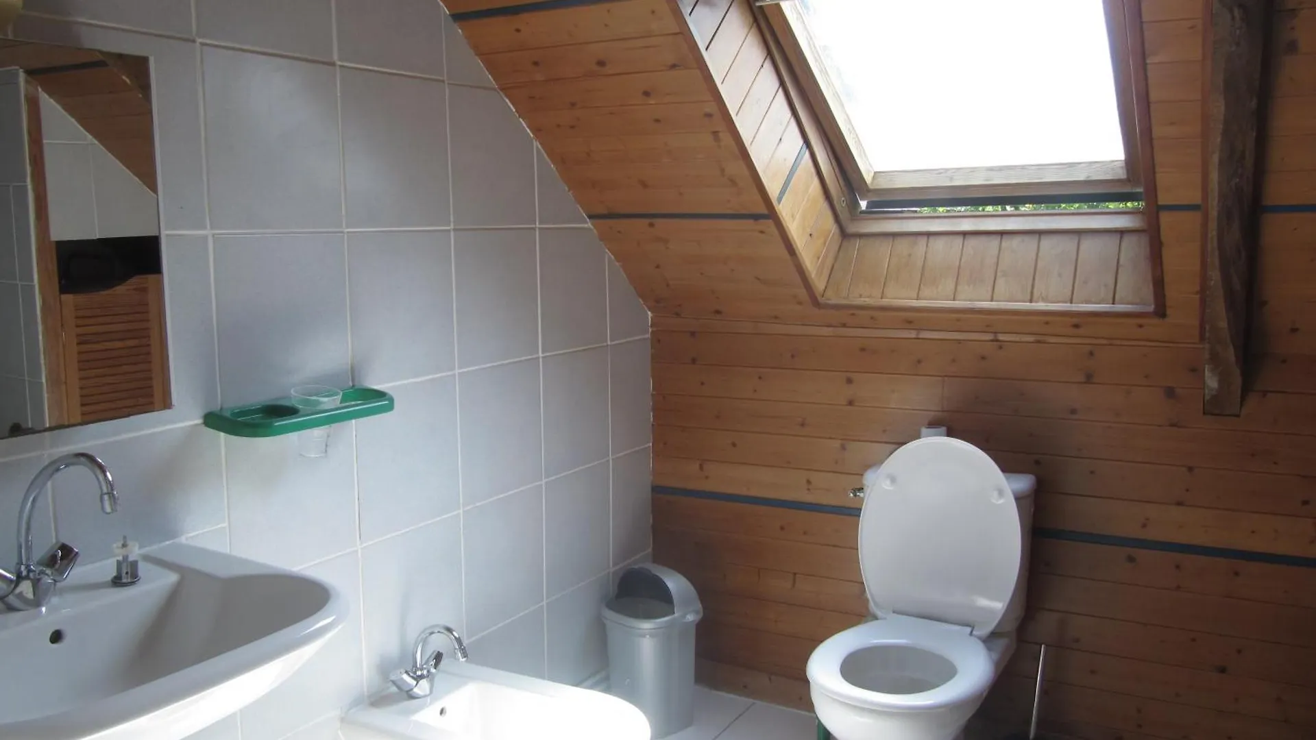 Semesterbostad Farmyard At Kerespars, 3 Houses, Sleeps 30 With Pool Leuhan